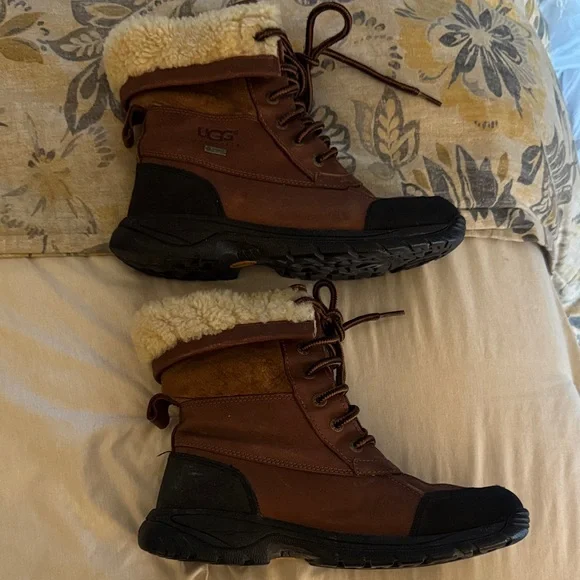 UGG Chestnut and Black Lace-Up Boots - Picture 3 of 11